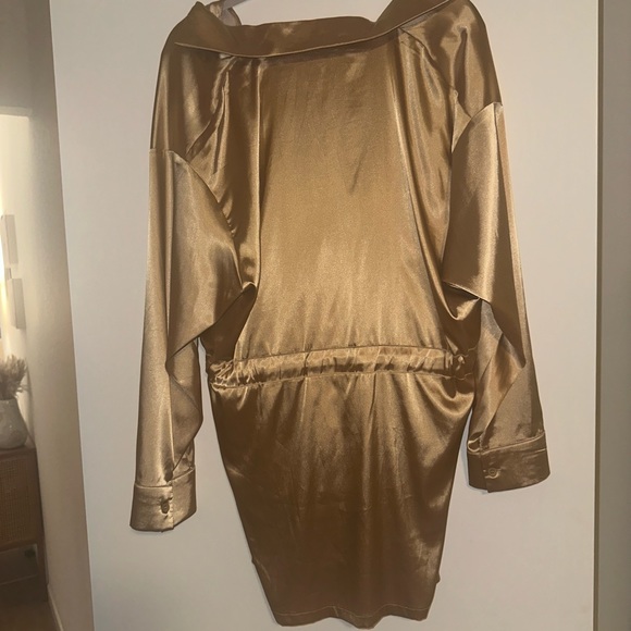 Satin Gold Longsleeve Dress💛 - Picture 2 of 2